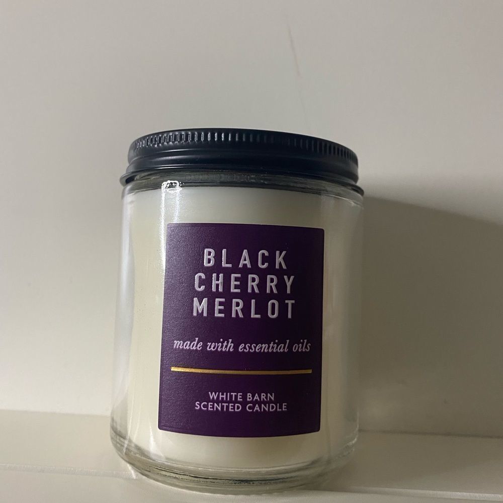 White Barn Black Cherry Merlot Scented Candle 7 oz